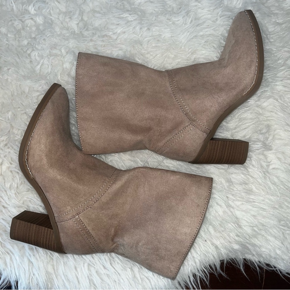 NWT✨ Women's Taupe Elaine Mid Shaft Boots